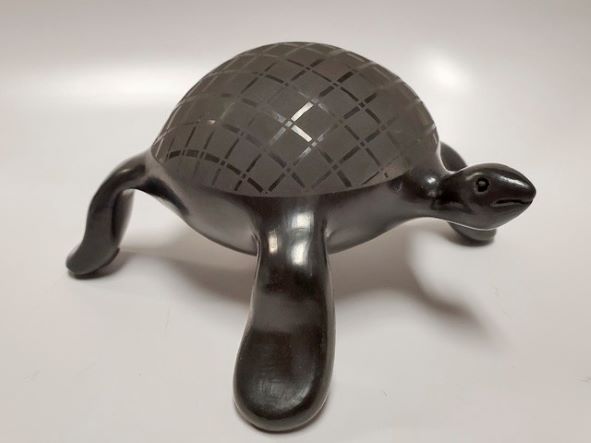 Mata Ortiz- Black Turtle by Meny Silveira